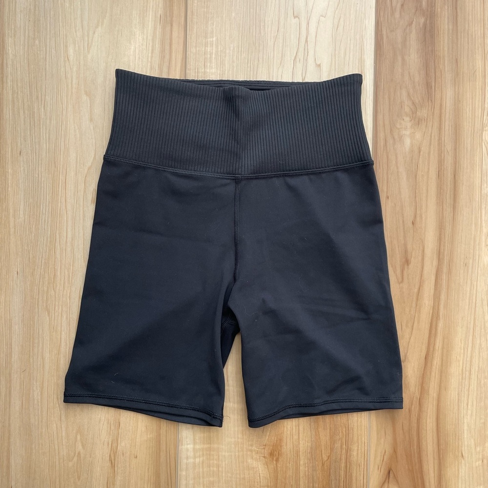 Vuori bike shorts